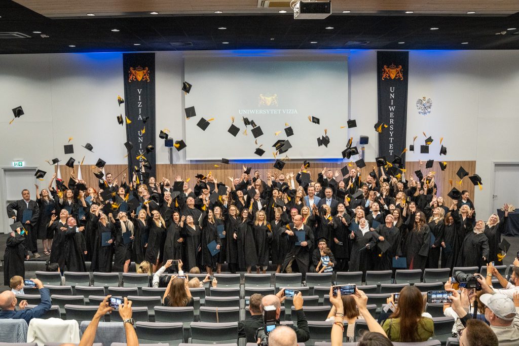 Uroczysta graduacja Absolwentów studiów podyplomowych Uniwersytetu VIZJA
